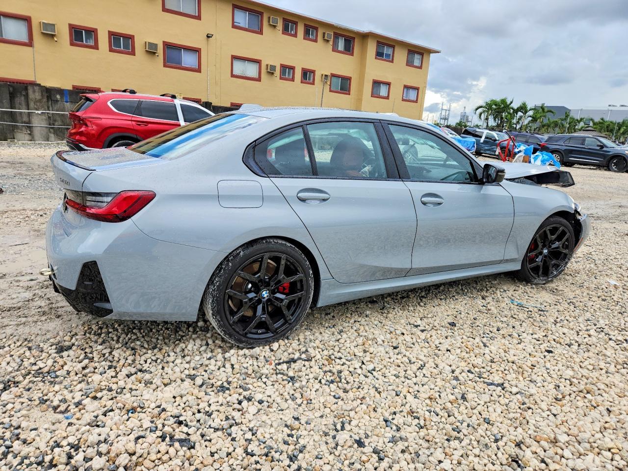 2026 BMW 330I - Фото 3