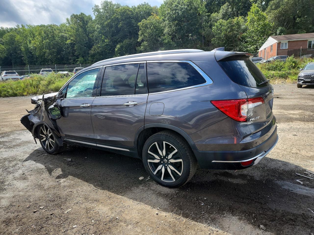 2020 Honda Pilot Touring - Image 2