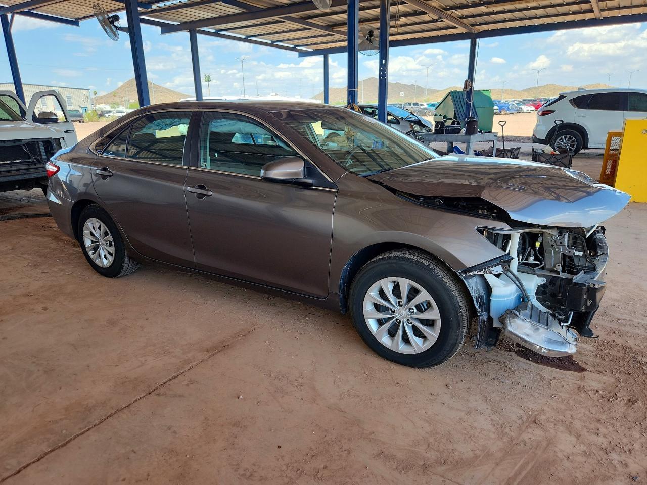 2017 Toyota Camry Le - Фото 4