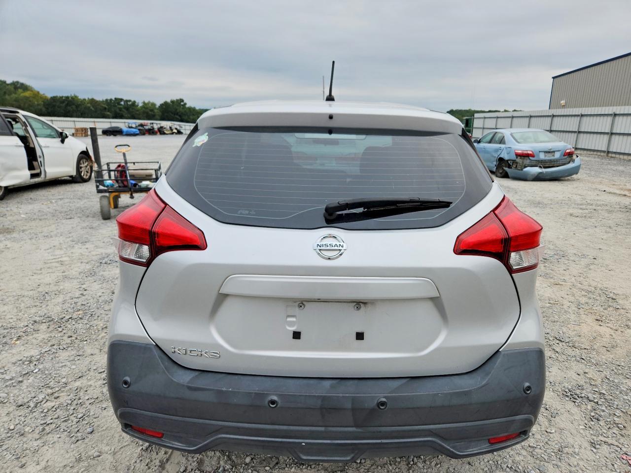 2020 Nissan Kicks S - Image 6
