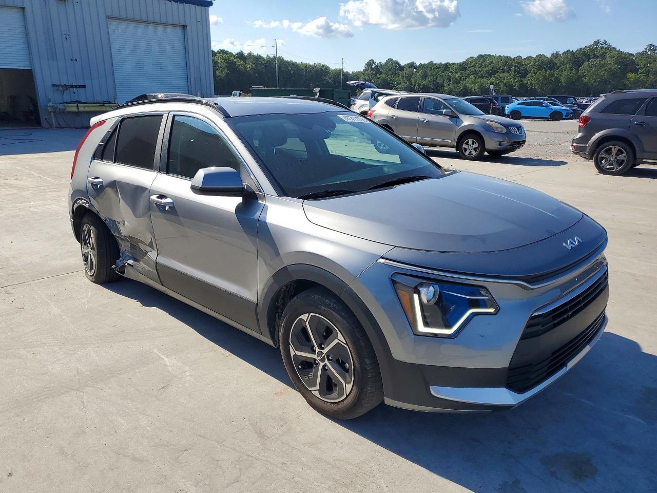 2025 Kia Niro Lx - Image 4