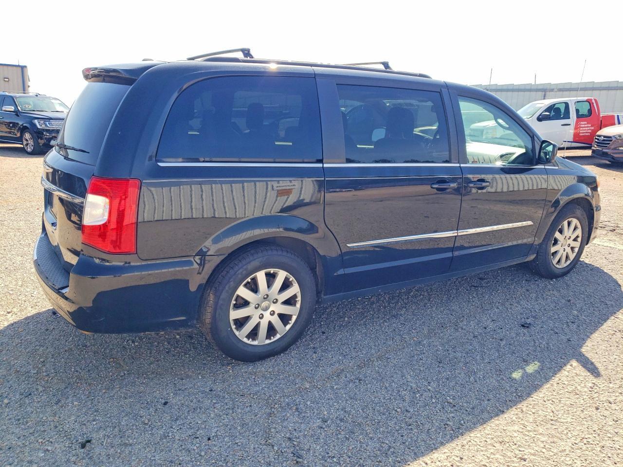 2012 Chrysler Town & Country Touring - Фото 3