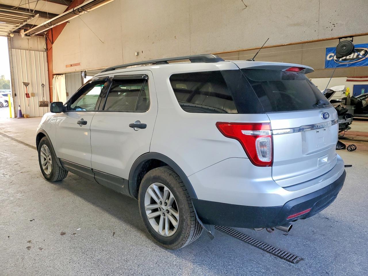 2015 Ford Explorer - Image 2