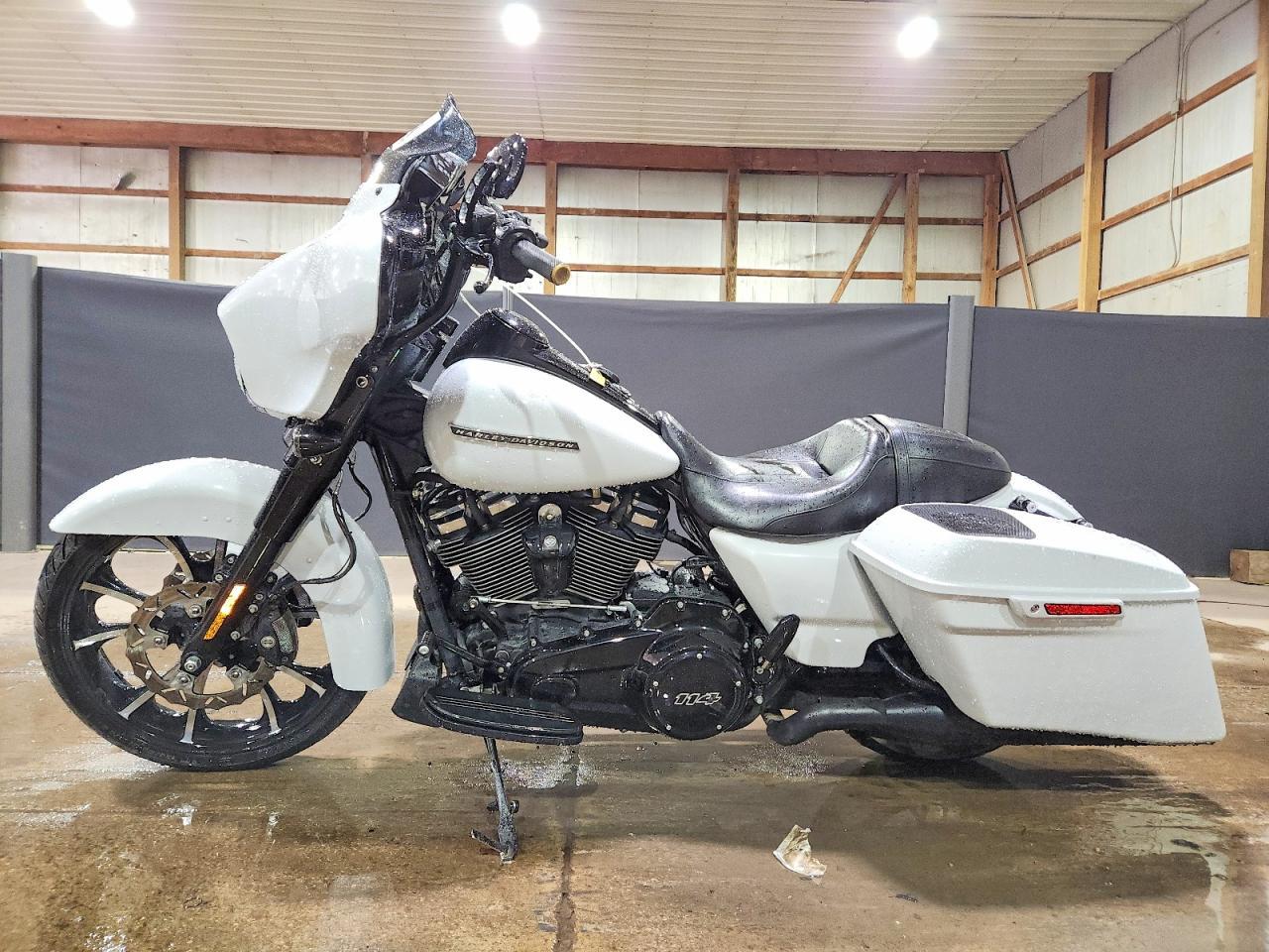 2020 Harley-Davidson Flhxs - Image 3