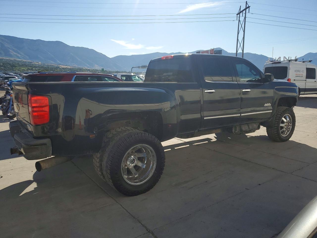 2017 Chevrolet Silverado K3500 High Country - Фото 3