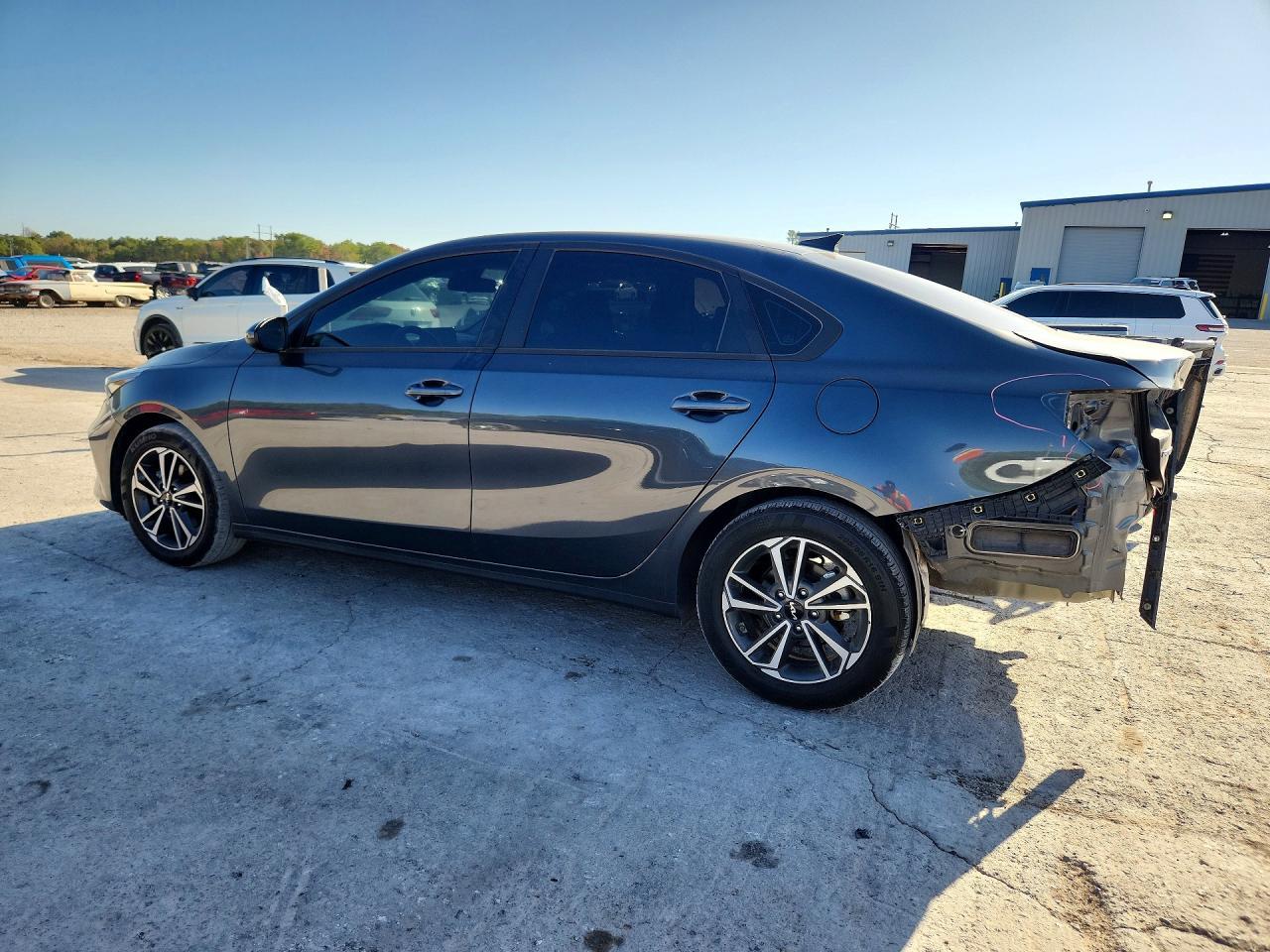 2023 Kia Forte Lxs - Фото 2