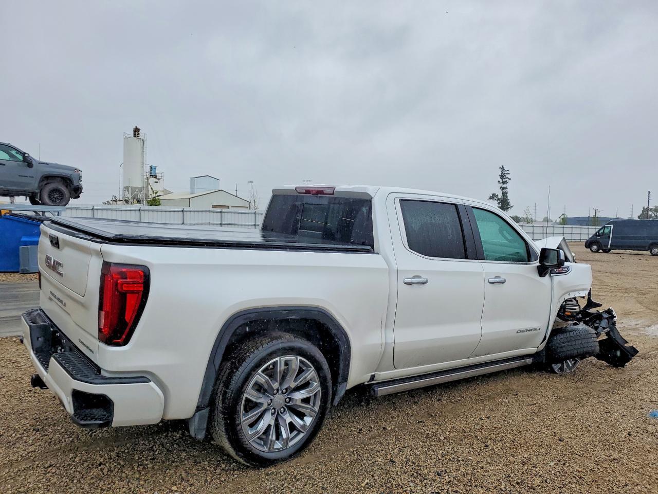 2024 GMC Sierra Denali - Image 3