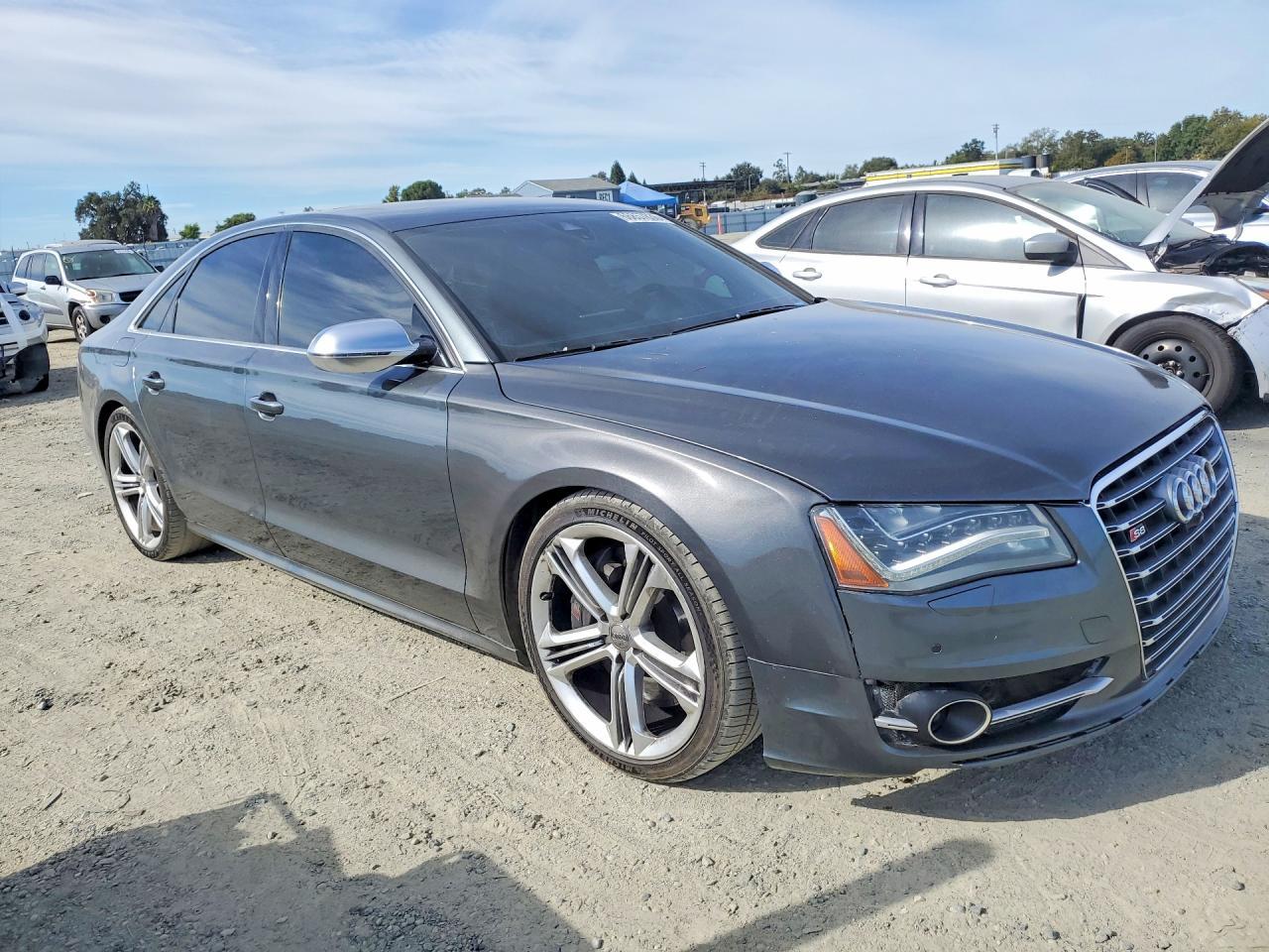 2013 Audi S8 Quattro - Фото 4