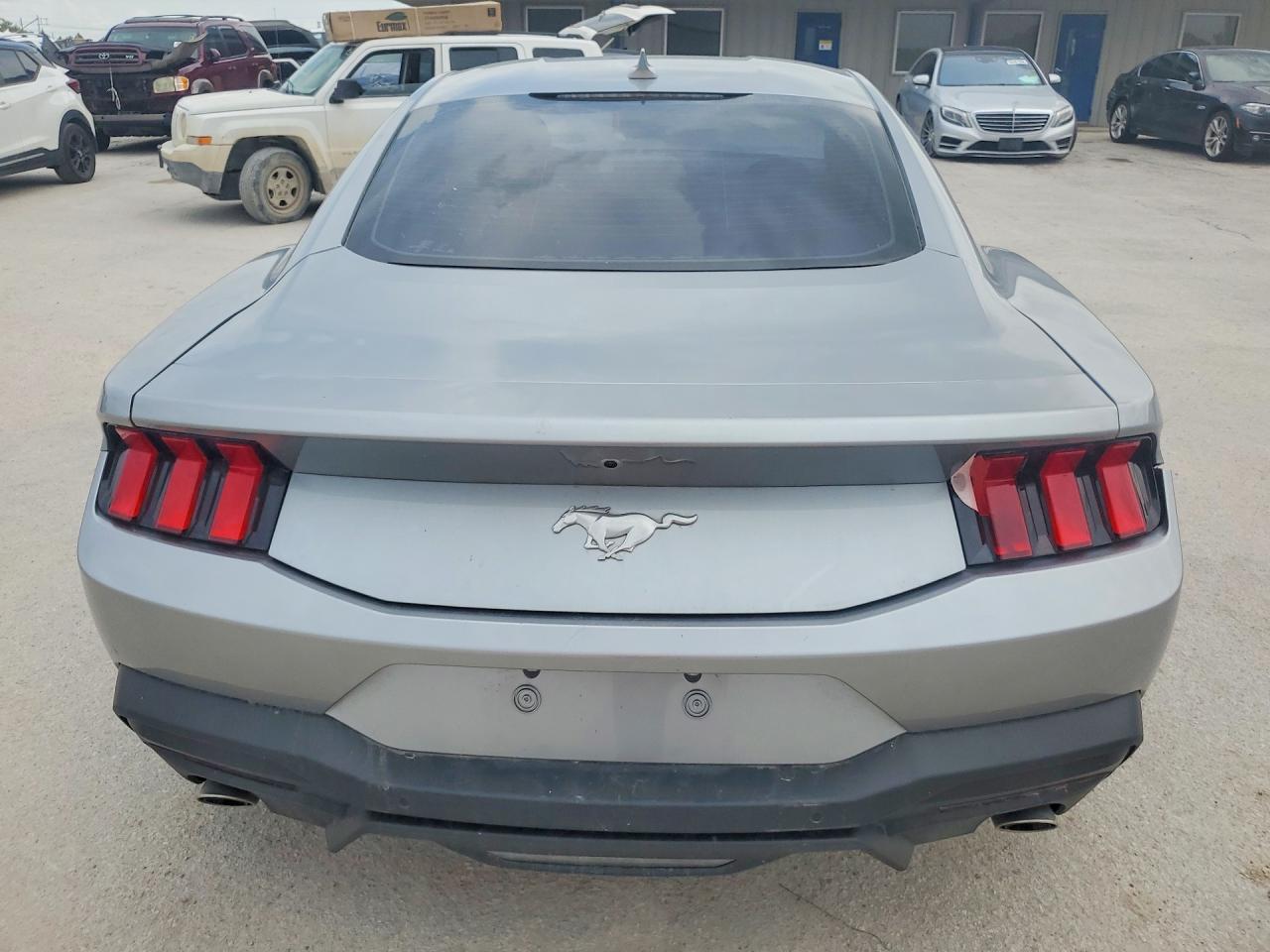 2025 Ford Mustang Ecoboost - Фото 6
