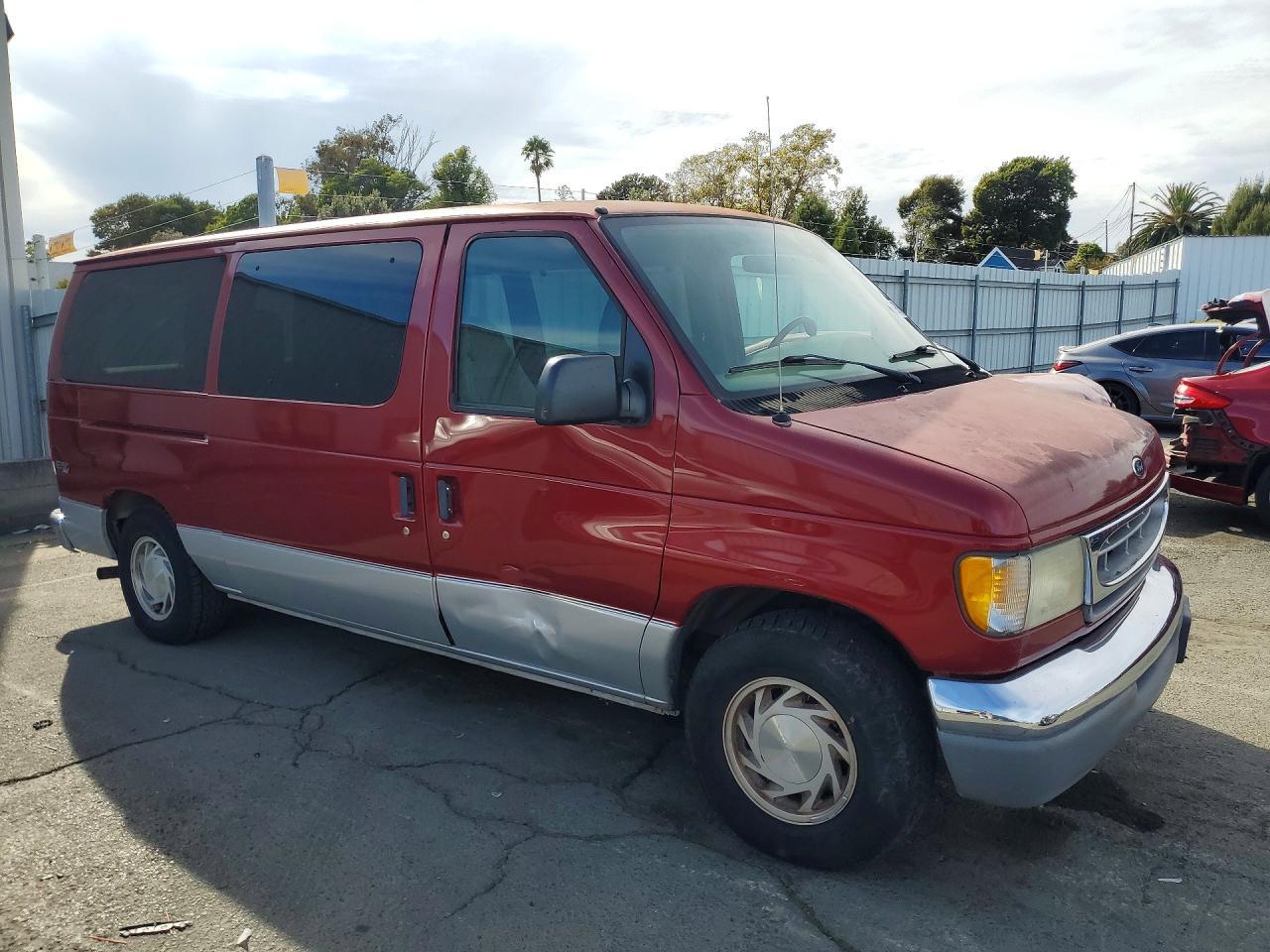 2000 Ford Econoline E150 Wagon - Image 4