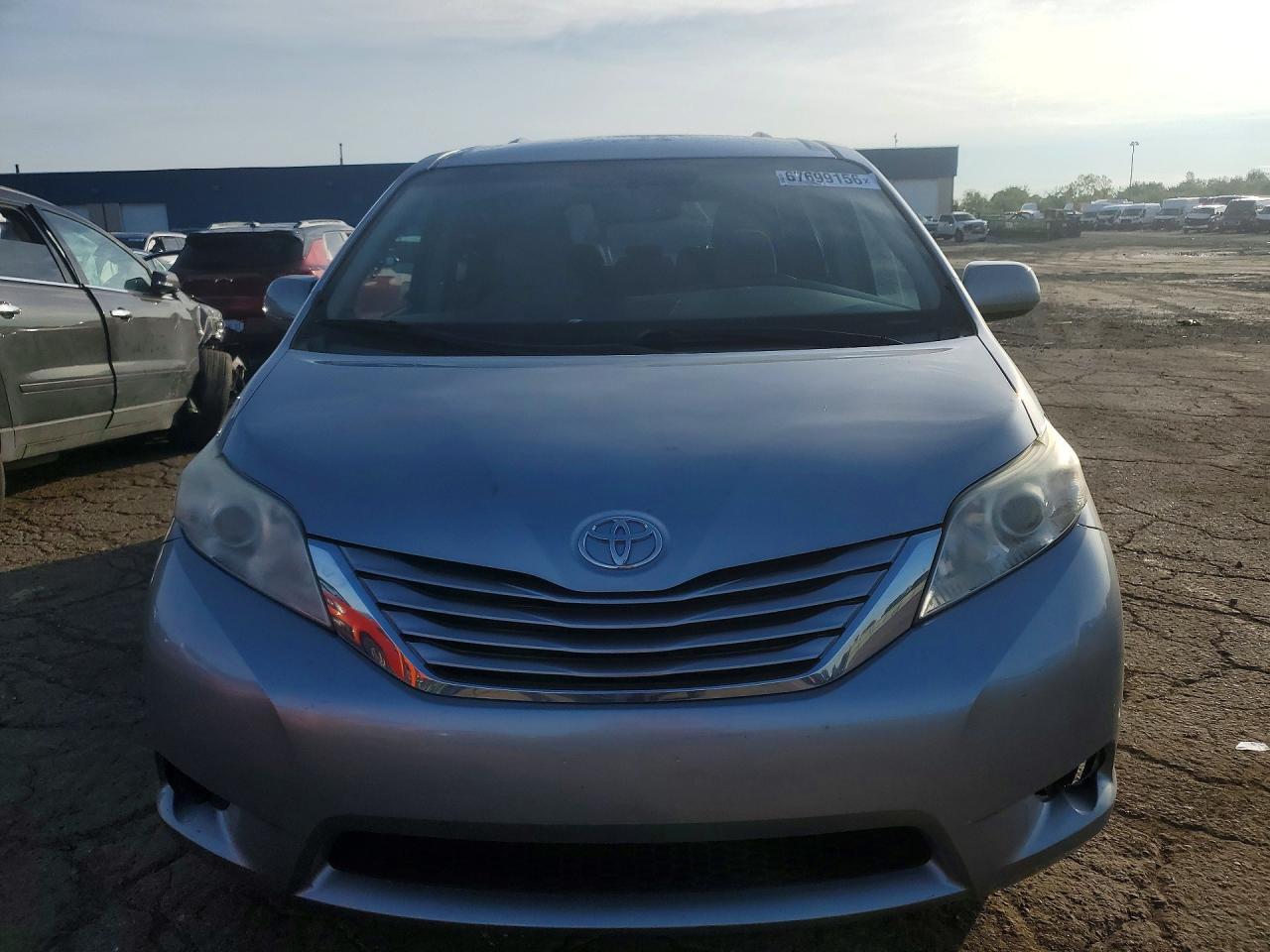 2015 Toyota Sienna Le - Image 5