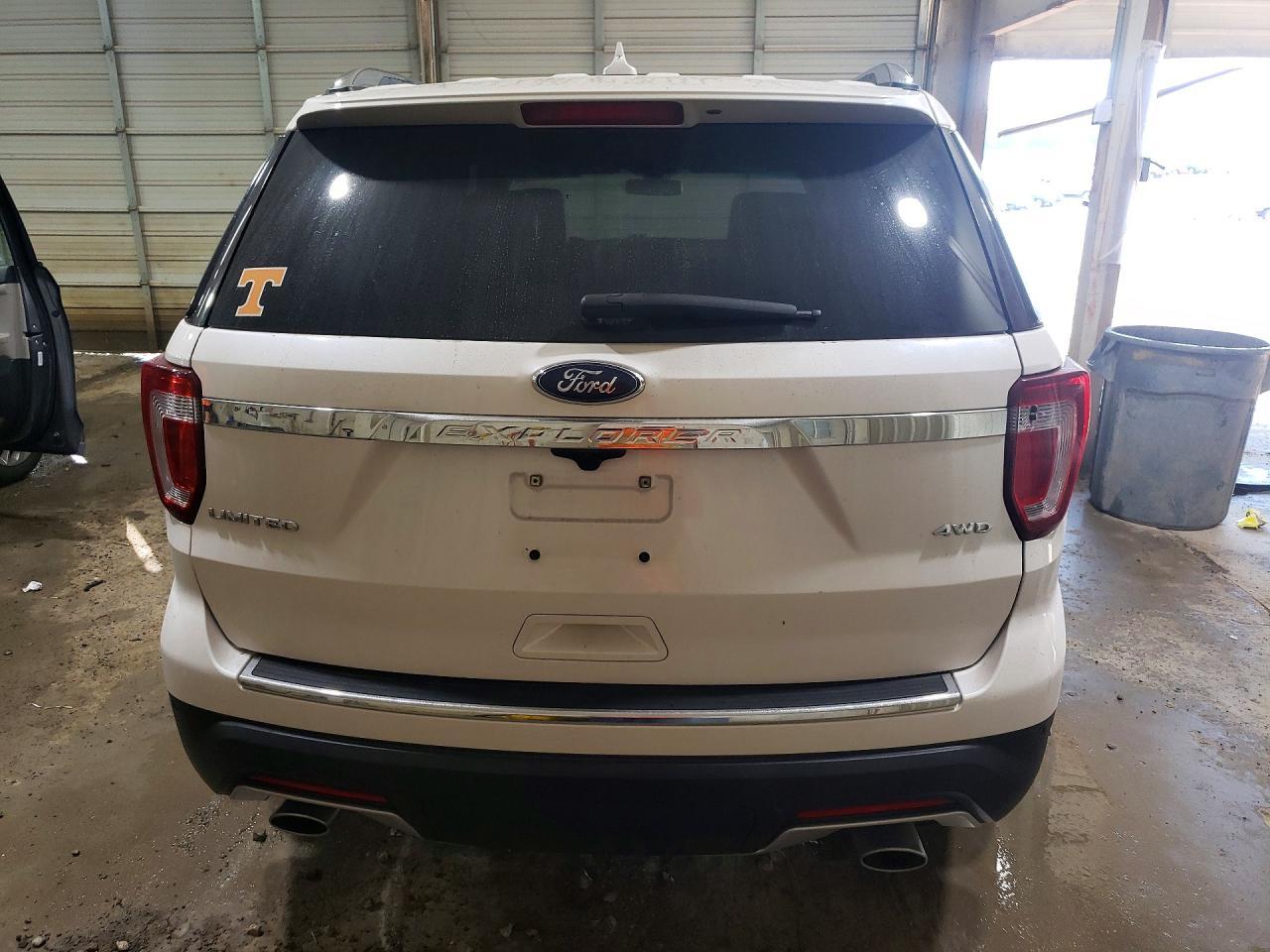 2018 Ford Explorer Limited - Image 6