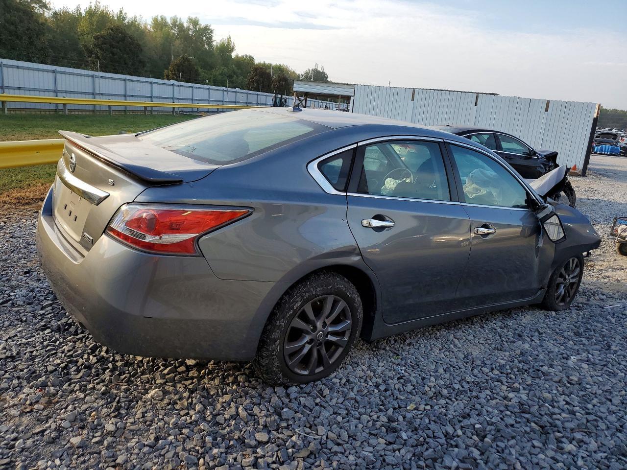 2015 Nissan Altima 2.5 S - Image 3
