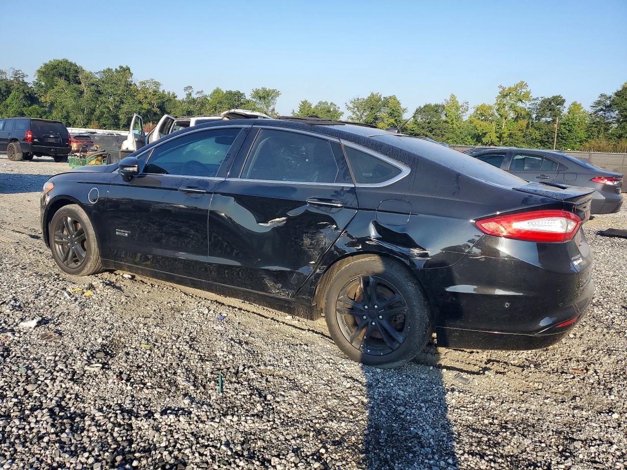 2016 Ford Fusion Titanium Phev - Image 2