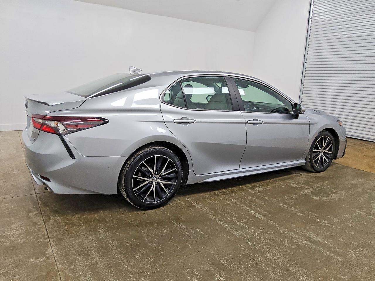 2024 Toyota Camry Se - Фото 3