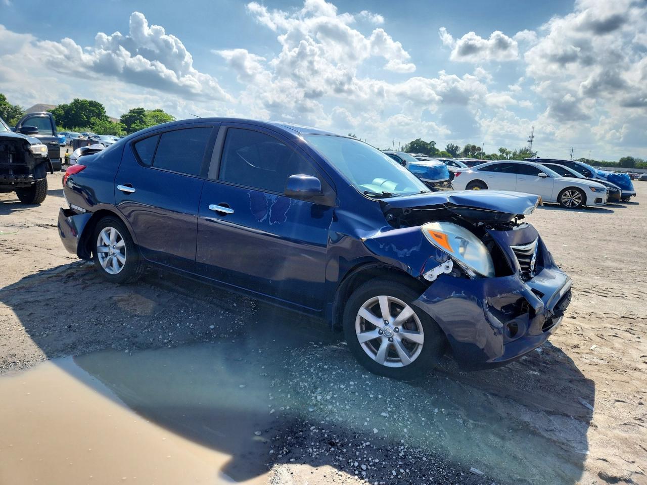 2013 Nissan Versa 1.6 S - Фото 4