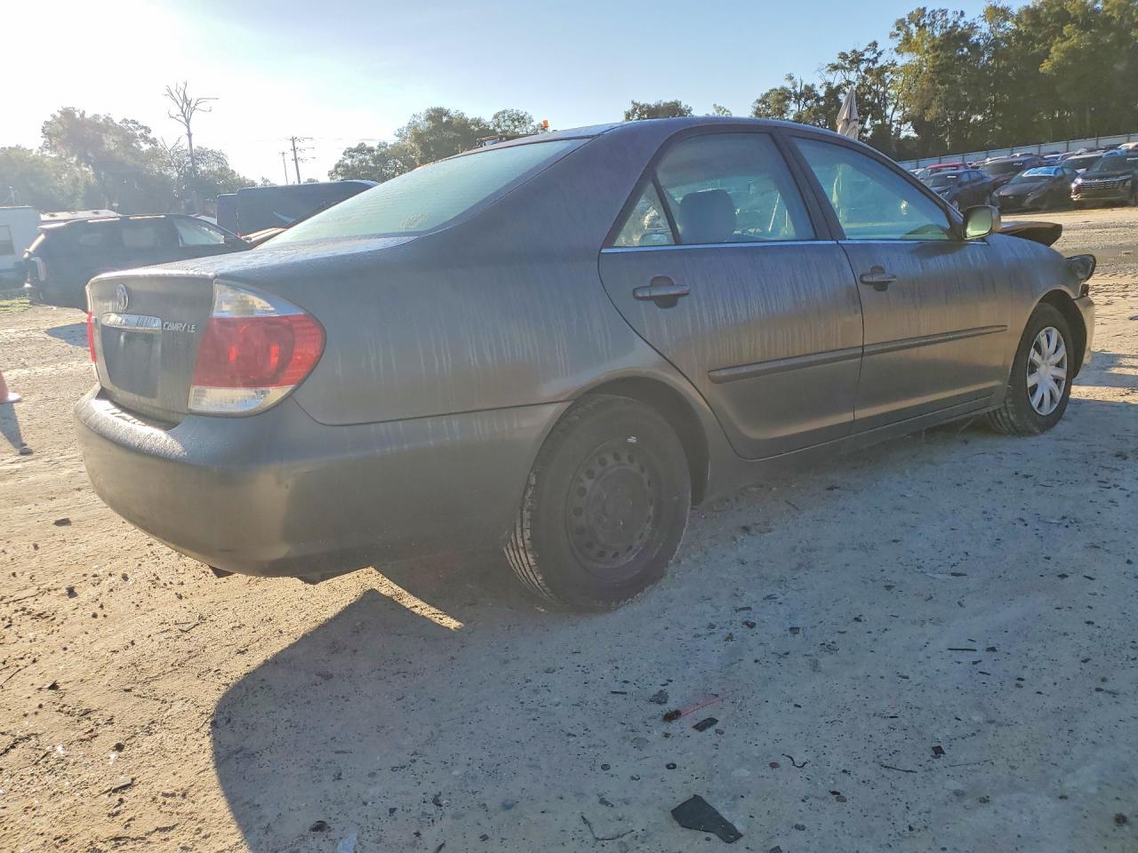 2005 Toyota Camry Le - Image 3