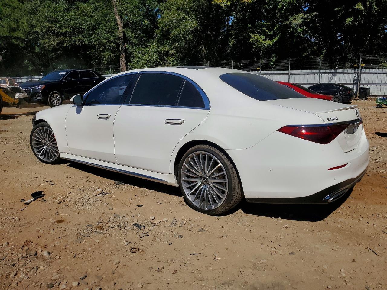 2022 Mercedes-Benz S 500 4Matic - Image 2
