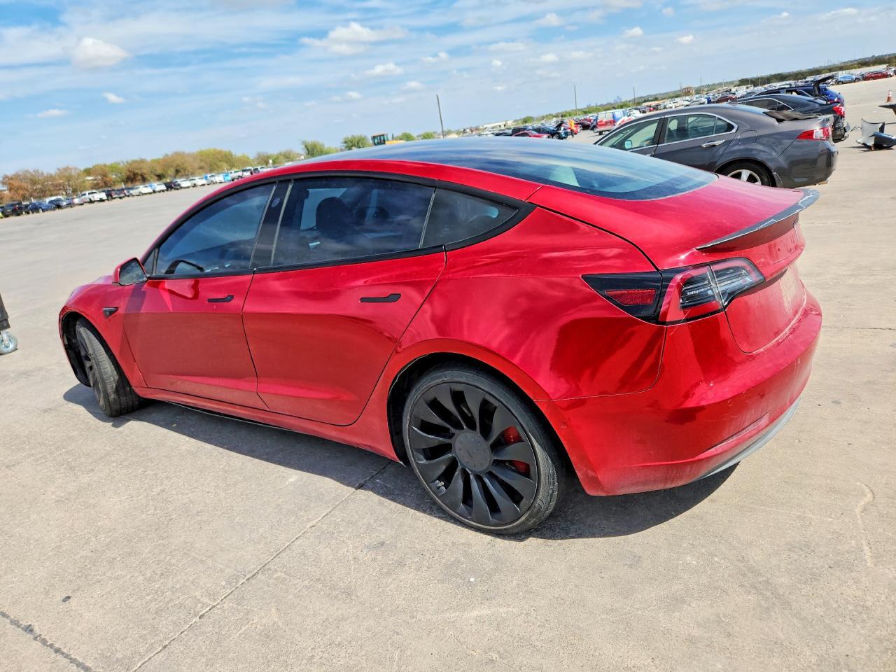 2022 Tesla Model 3 - Фото 2