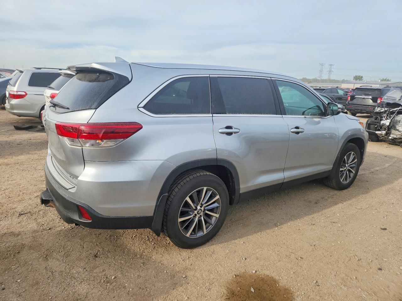 2019 Toyota Highlander Xle - Фото 3