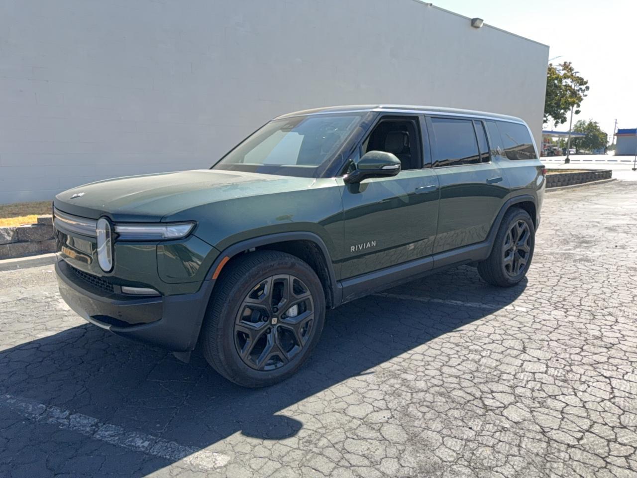 2026 Rivian R1S Adventure - Фото 2