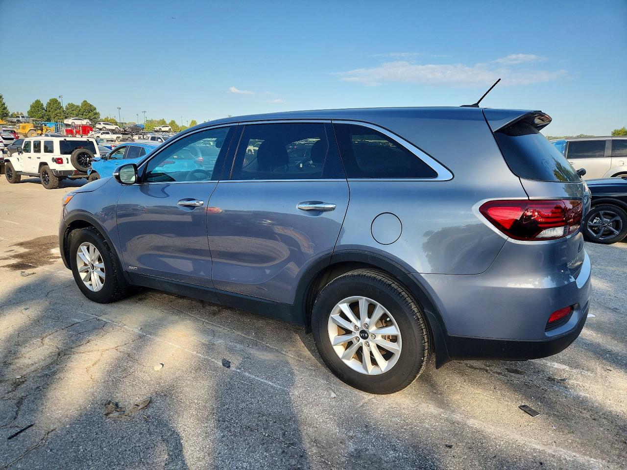 2020 Kia Sorento Lx - Image 2