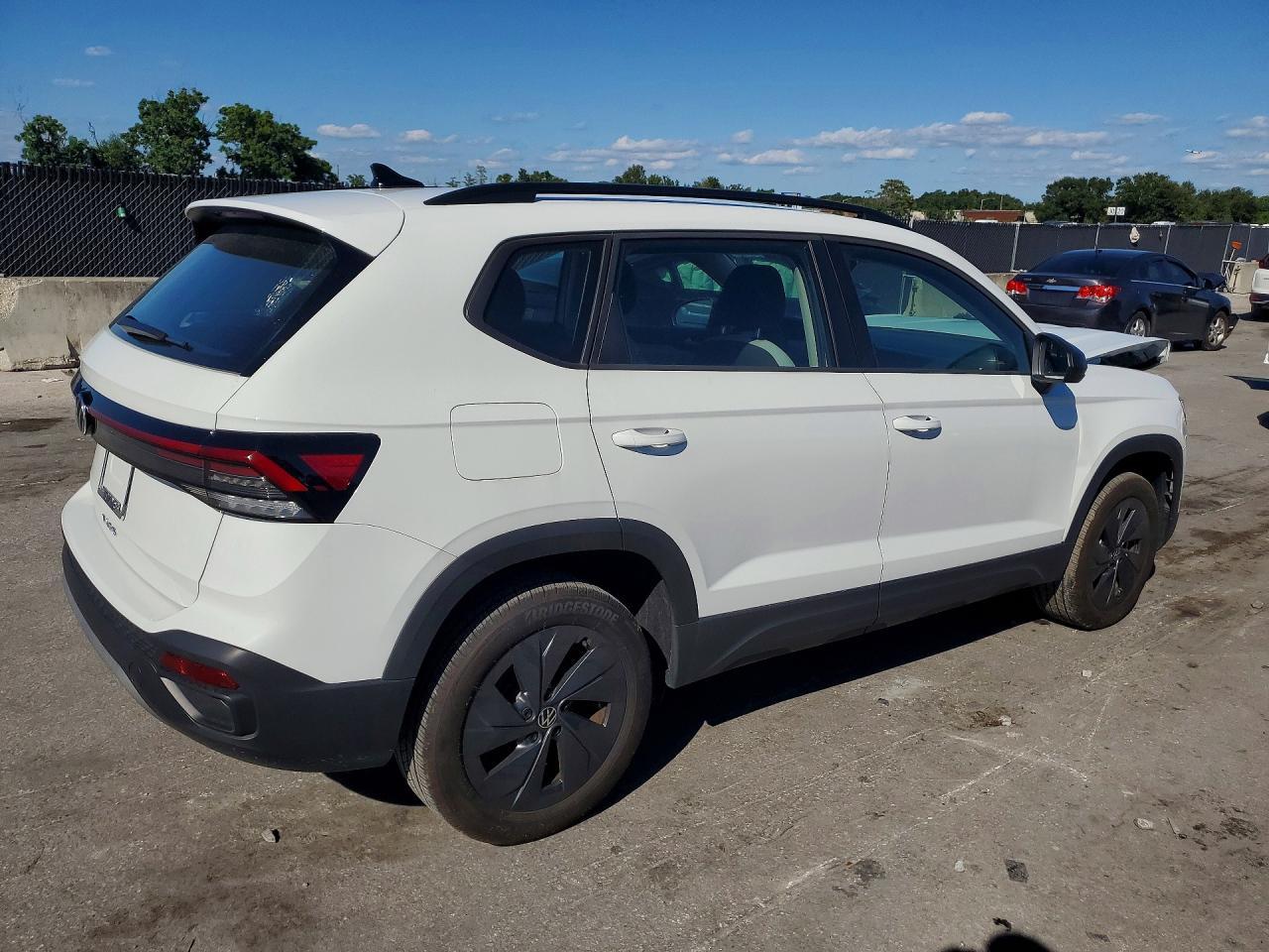 2025 Volkswagen Taos S - Фото 3