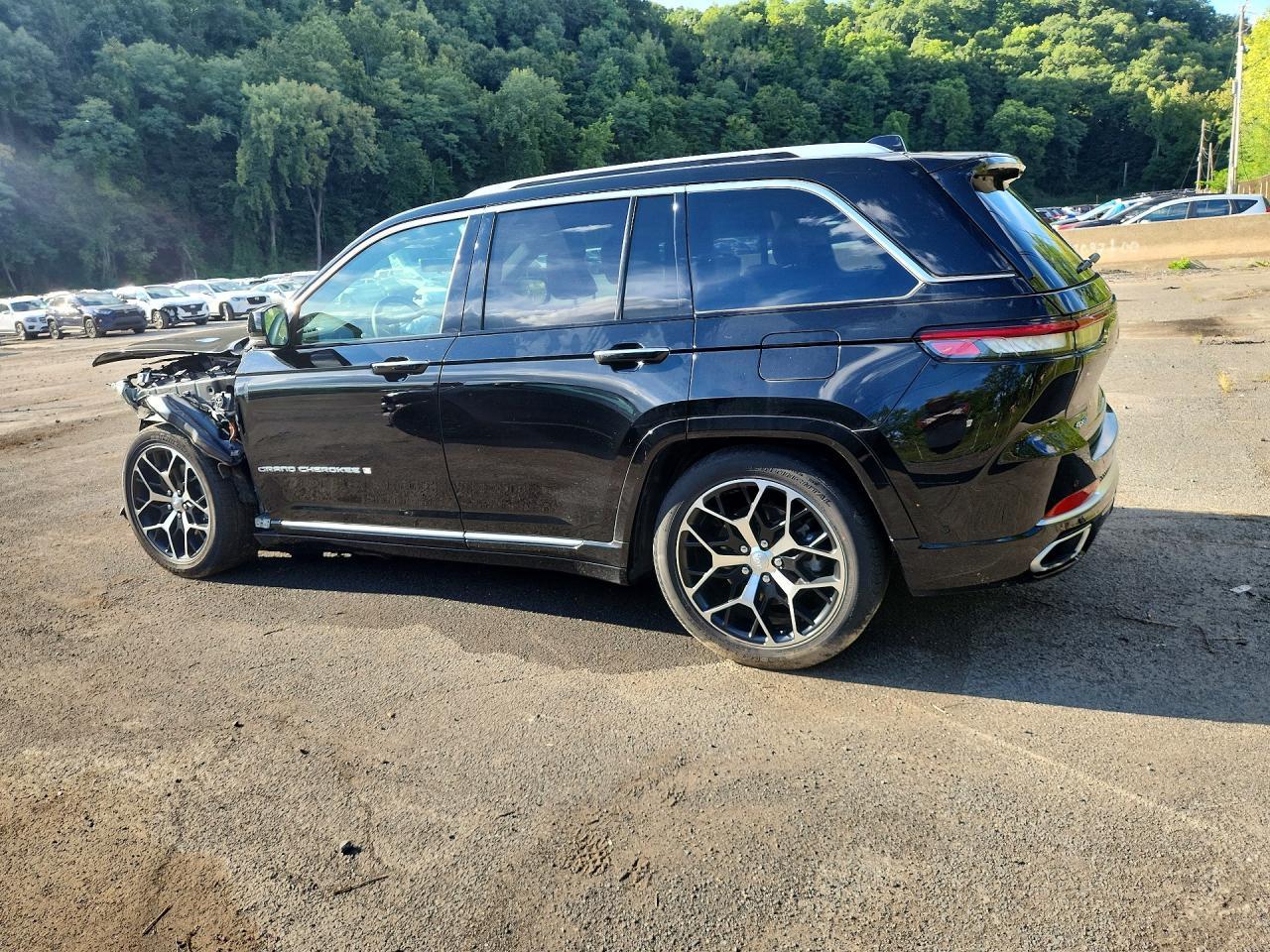 2023 Jeep Grand Cherokee Summit 4Xe - Image 2