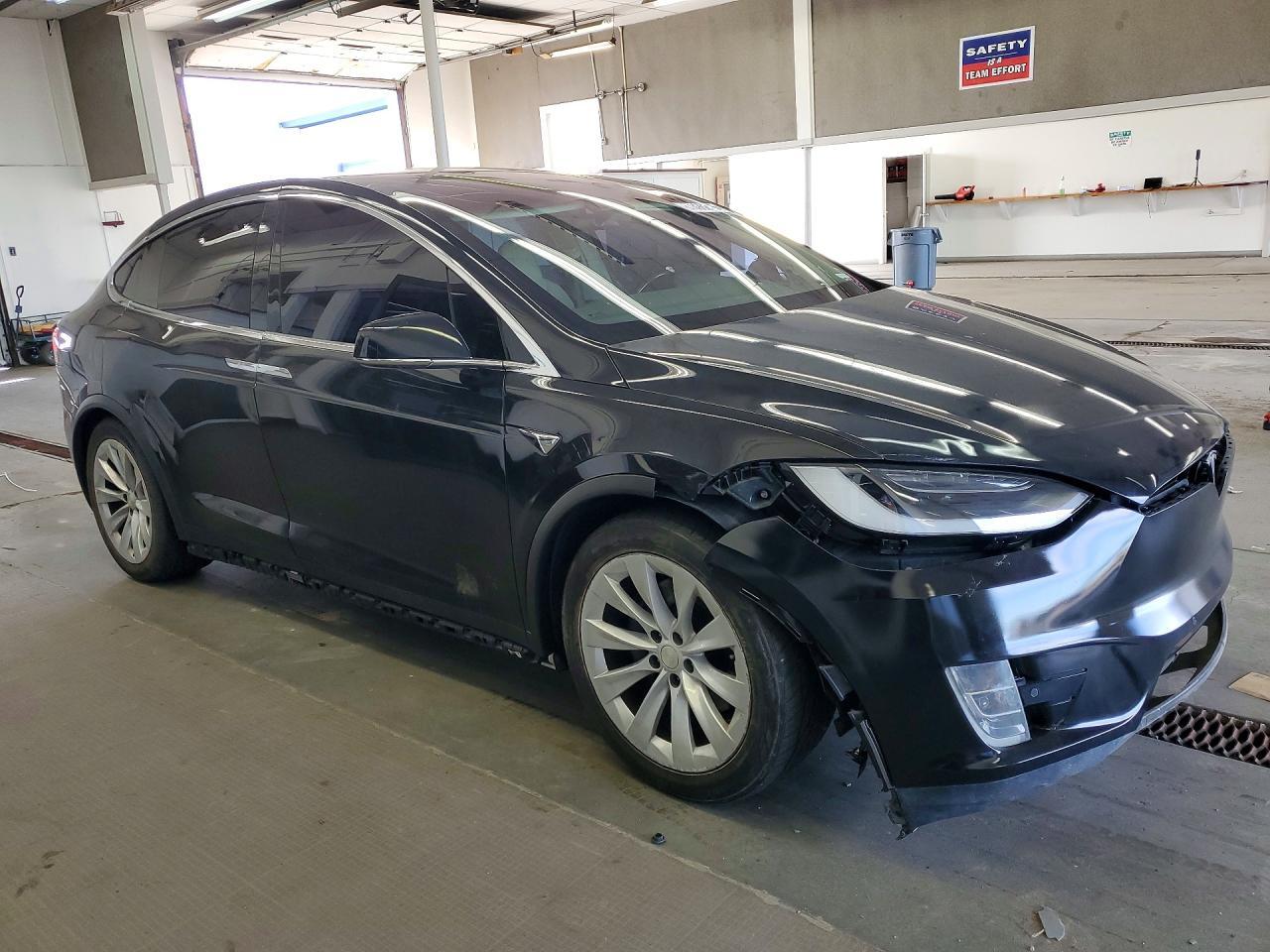 2017 Tesla Model X - Фото 4