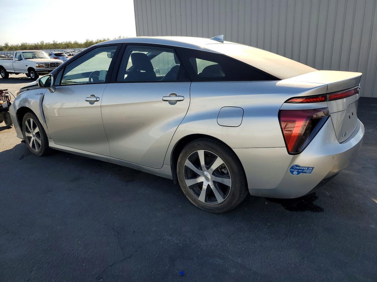 2018 Toyota Mirai Base - Image 2