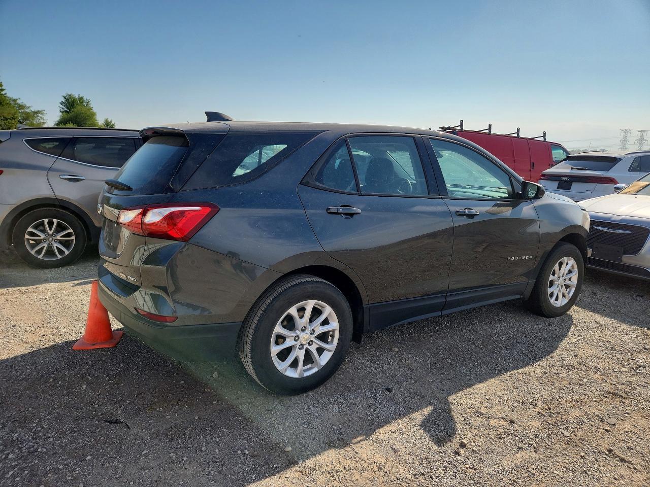 2019 Chevrolet Equinox Ls - Фото 3