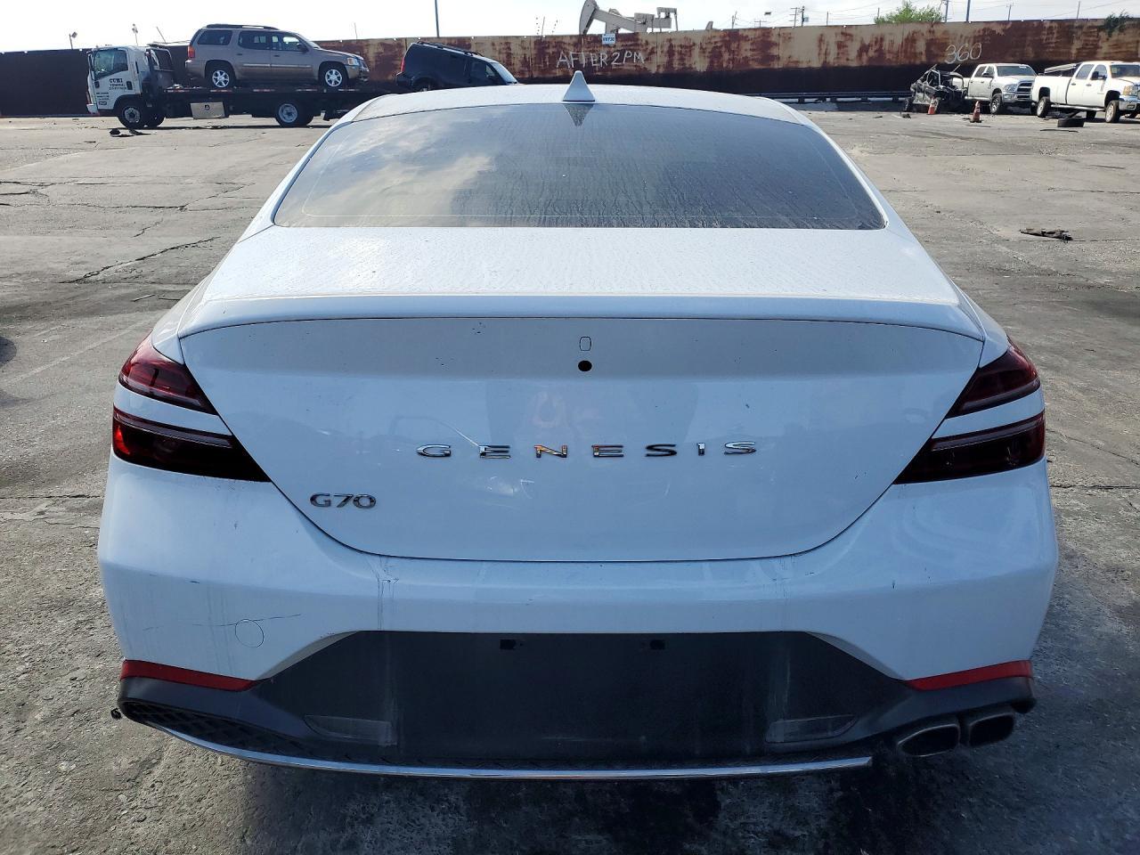2022 Genesis G70 2.0T - Фото 6