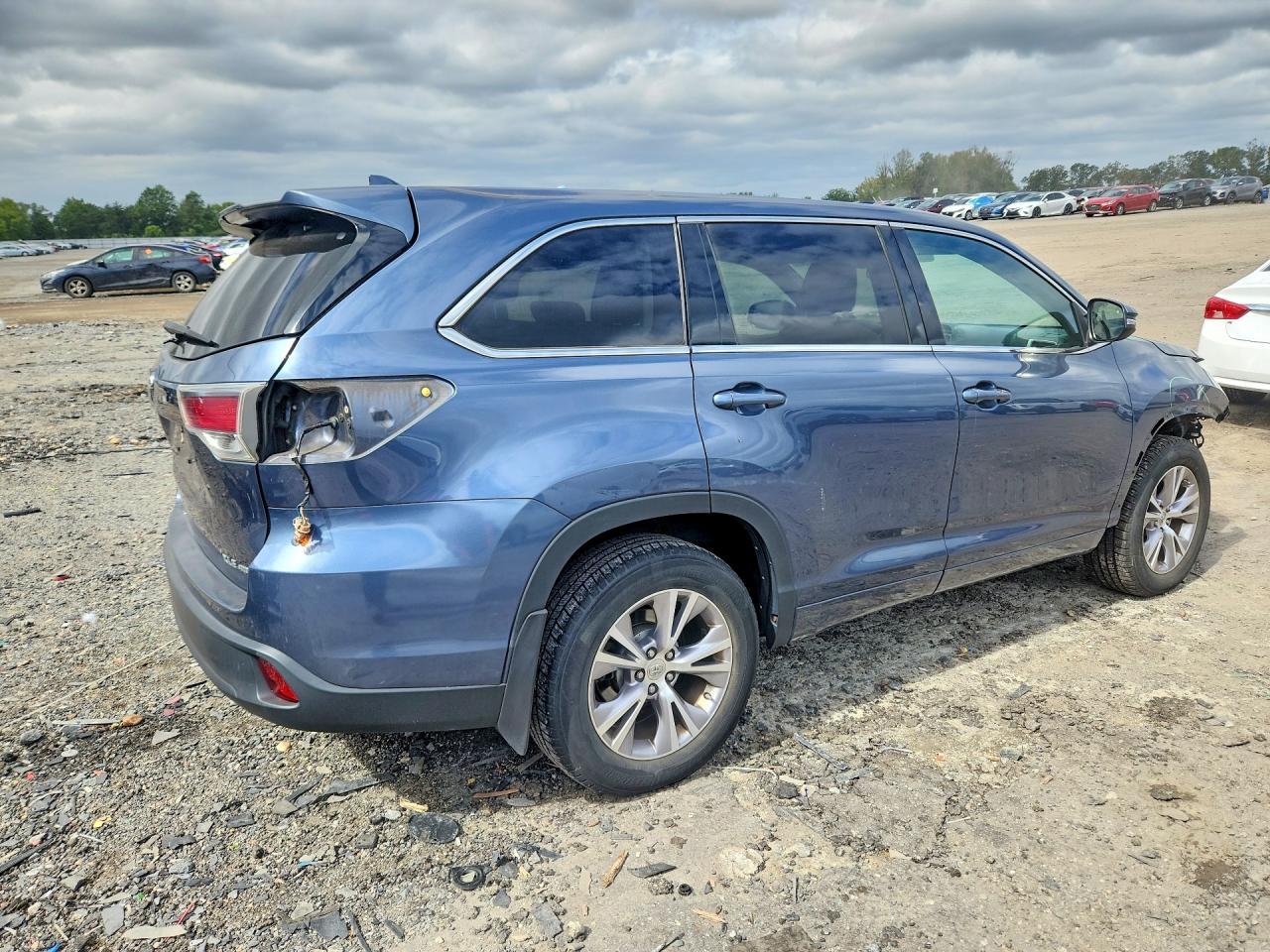 2015 Toyota Highlander Xle - Image 3