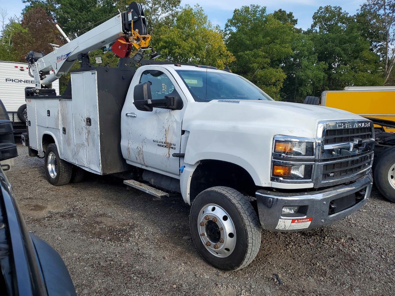 2023 Chevrolet Silverado Medium Duty - Фото 4