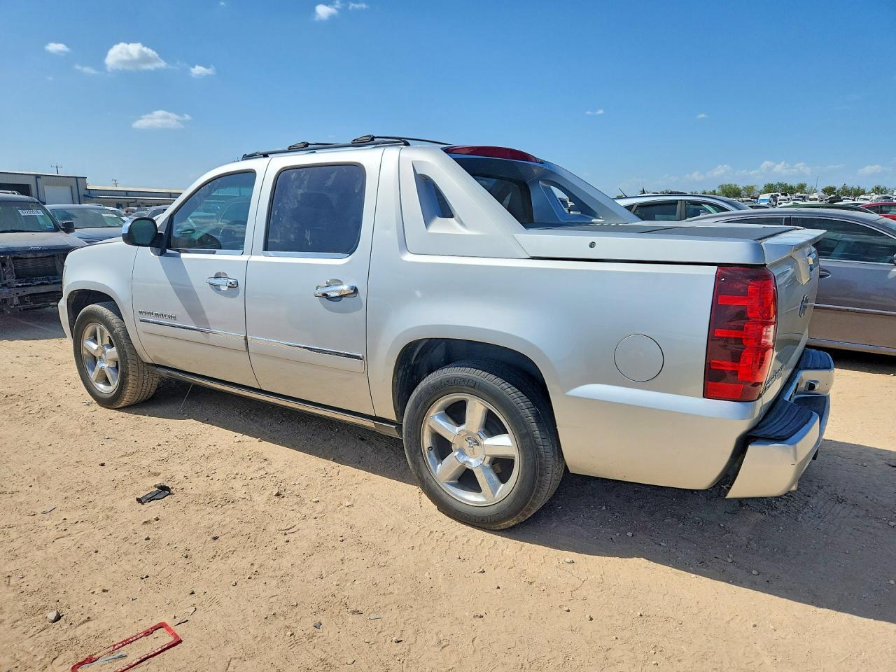 2013 Chevrolet Avalanche Ltz - Фото 2