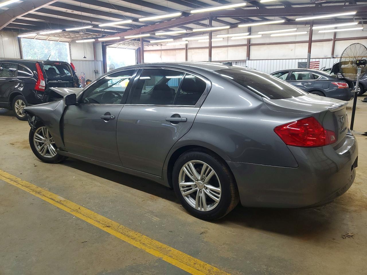 2010 Infiniti G37 Sedan - Фото 2