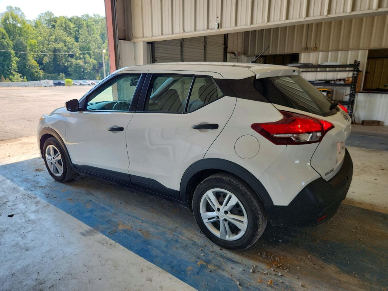 2020 Nissan Kicks S - Фото 2