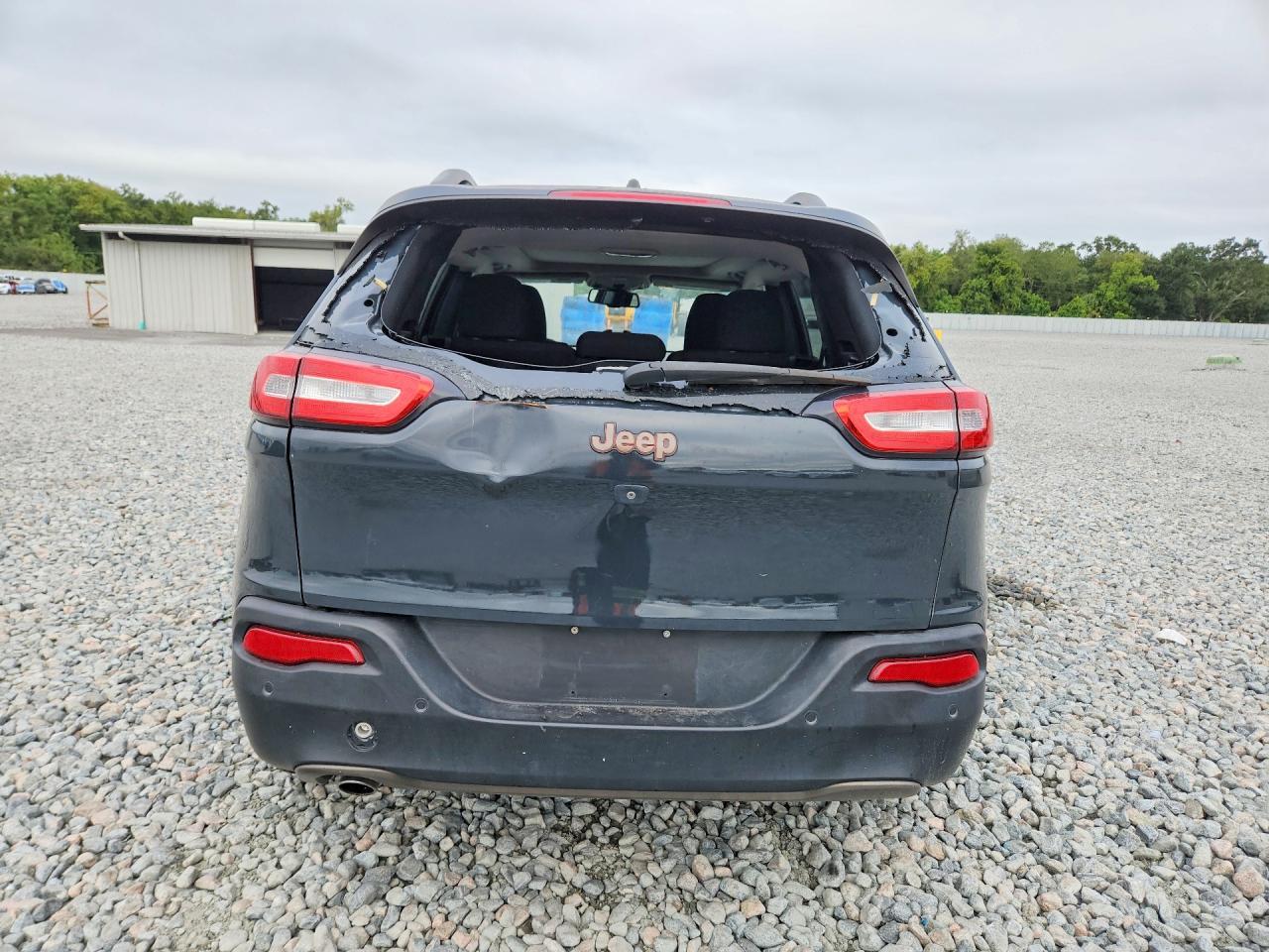 2017 Jeep Cherokee Latitude - Image 6