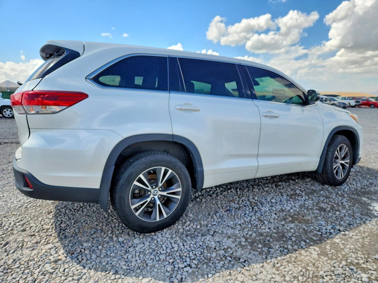 2017 Toyota Highlander Le Plus - Фото 3