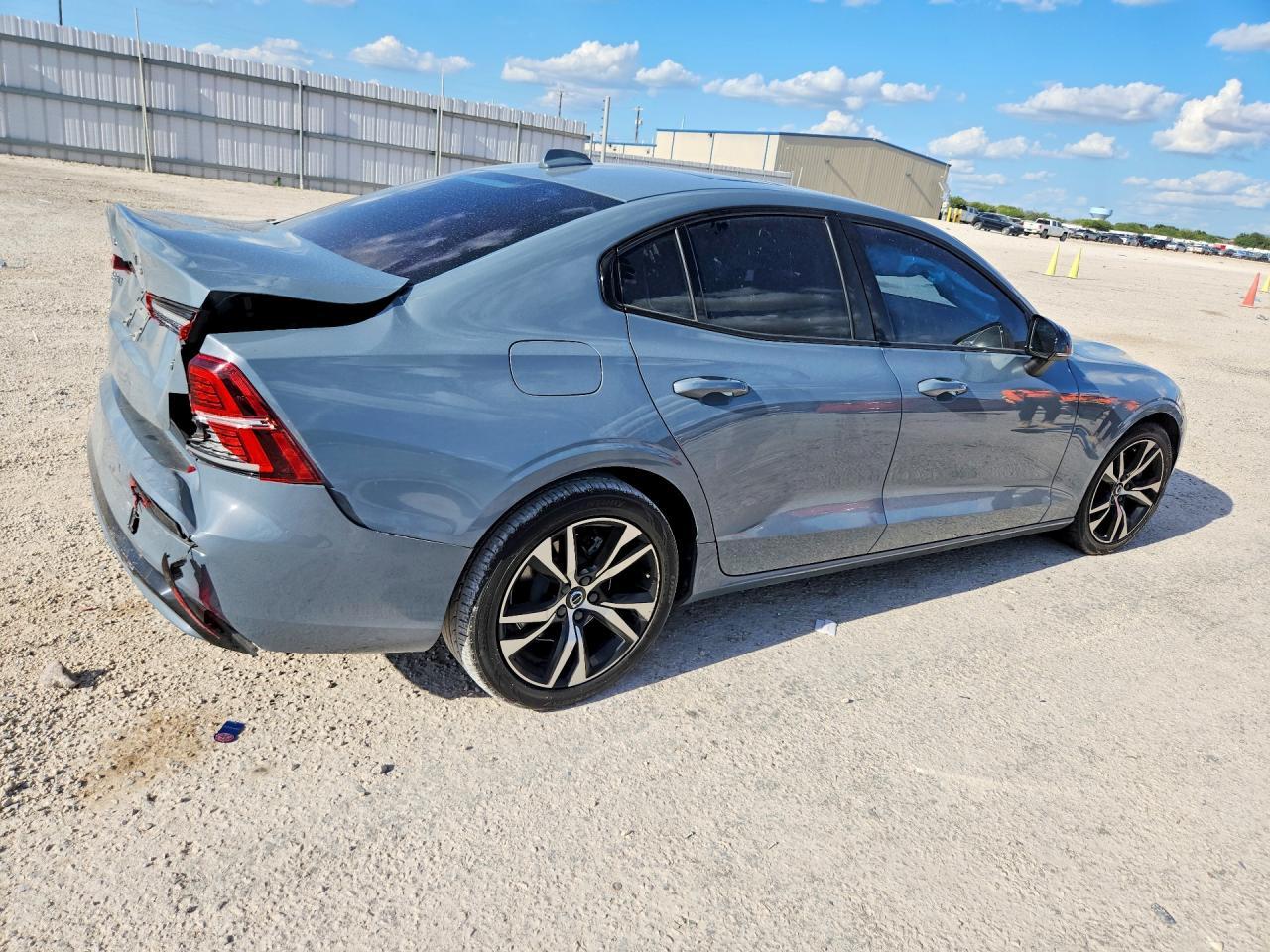 2024 Volvo S60 Core - Фото 3