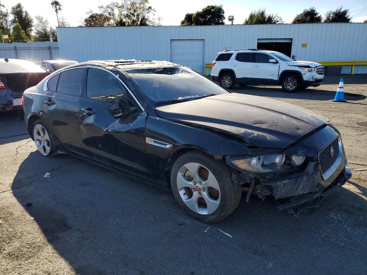 2018 Jaguar Xe - Image 4