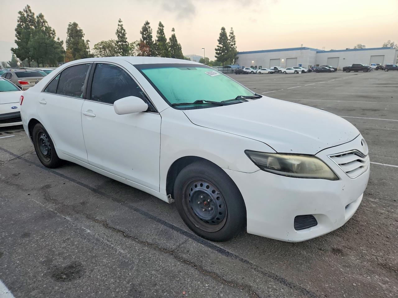 2010 Toyota Camry Le - Фото 4