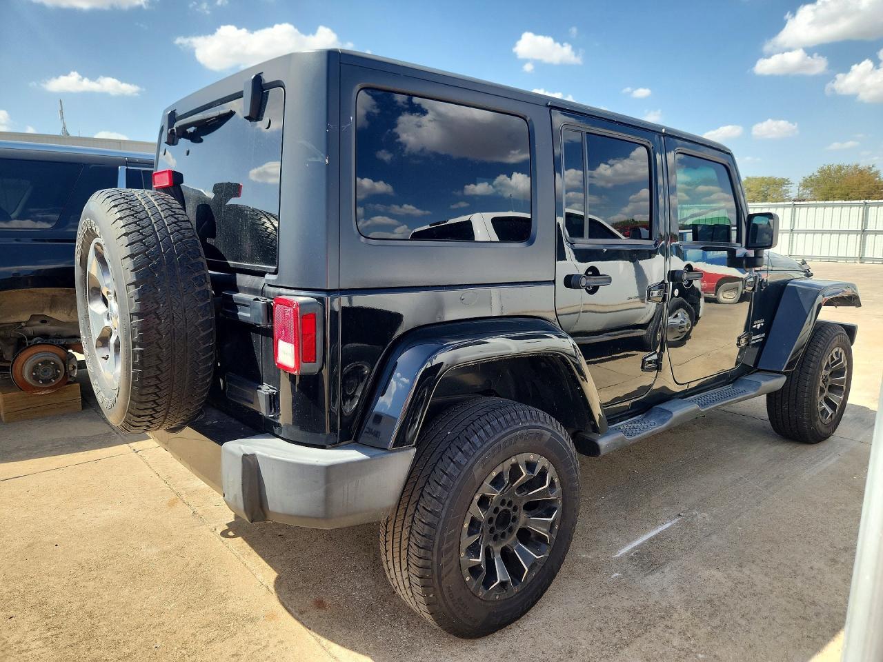 2017 Jeep Wrangler Unlimited Sahara - Фото 3