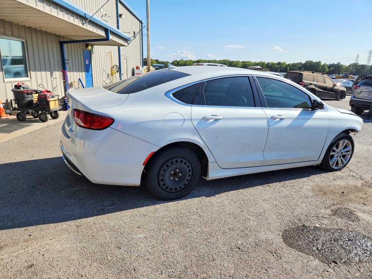 2015 Chrysler 200 Limited - Фото 3