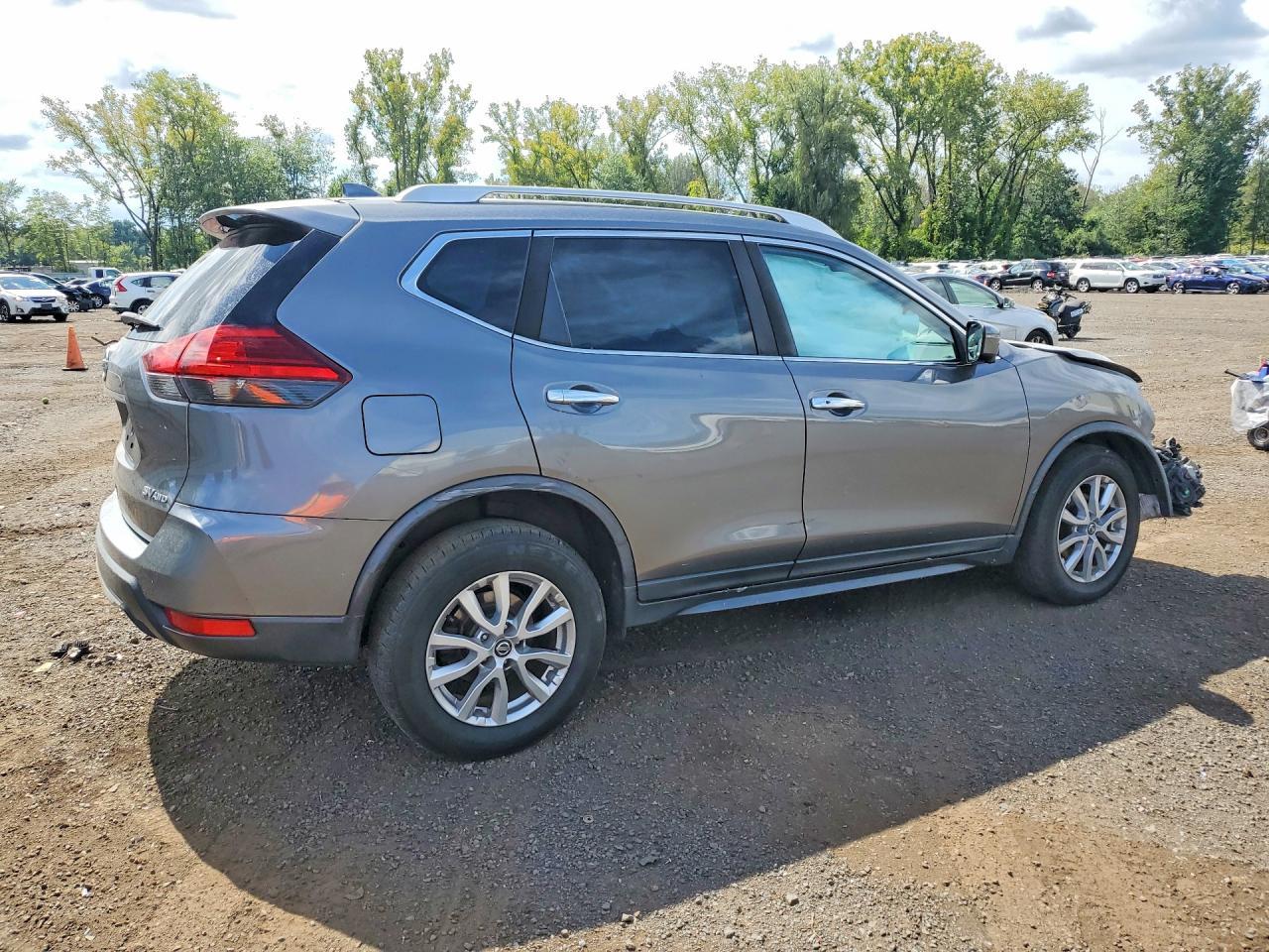 2017 Nissan Rogue Sv - Image 3