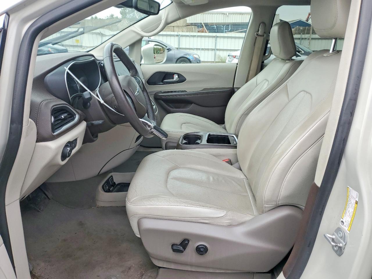 2021 Chrysler Pacifica Hybrid Touring L - Image 7