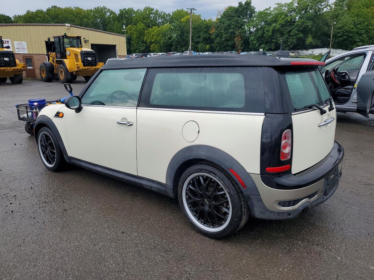 2011 Mini Cooper Clubman - Image 2