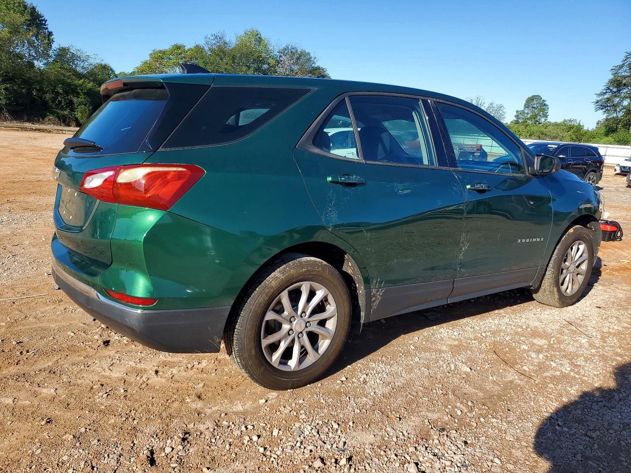 2018 Chevrolet Equinox Ls - Image 3