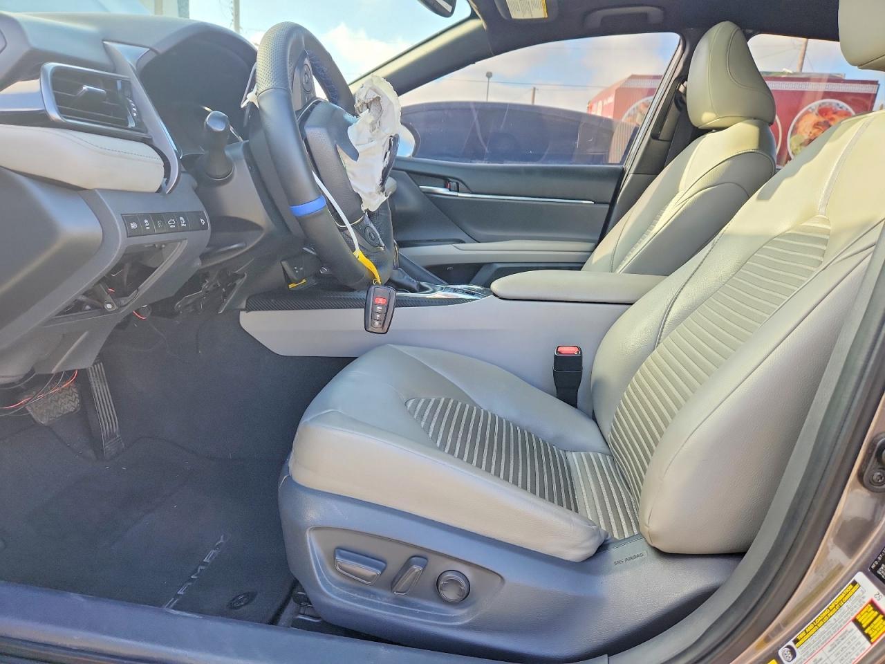 2019 Toyota Camry Hybrid Se - Image 7