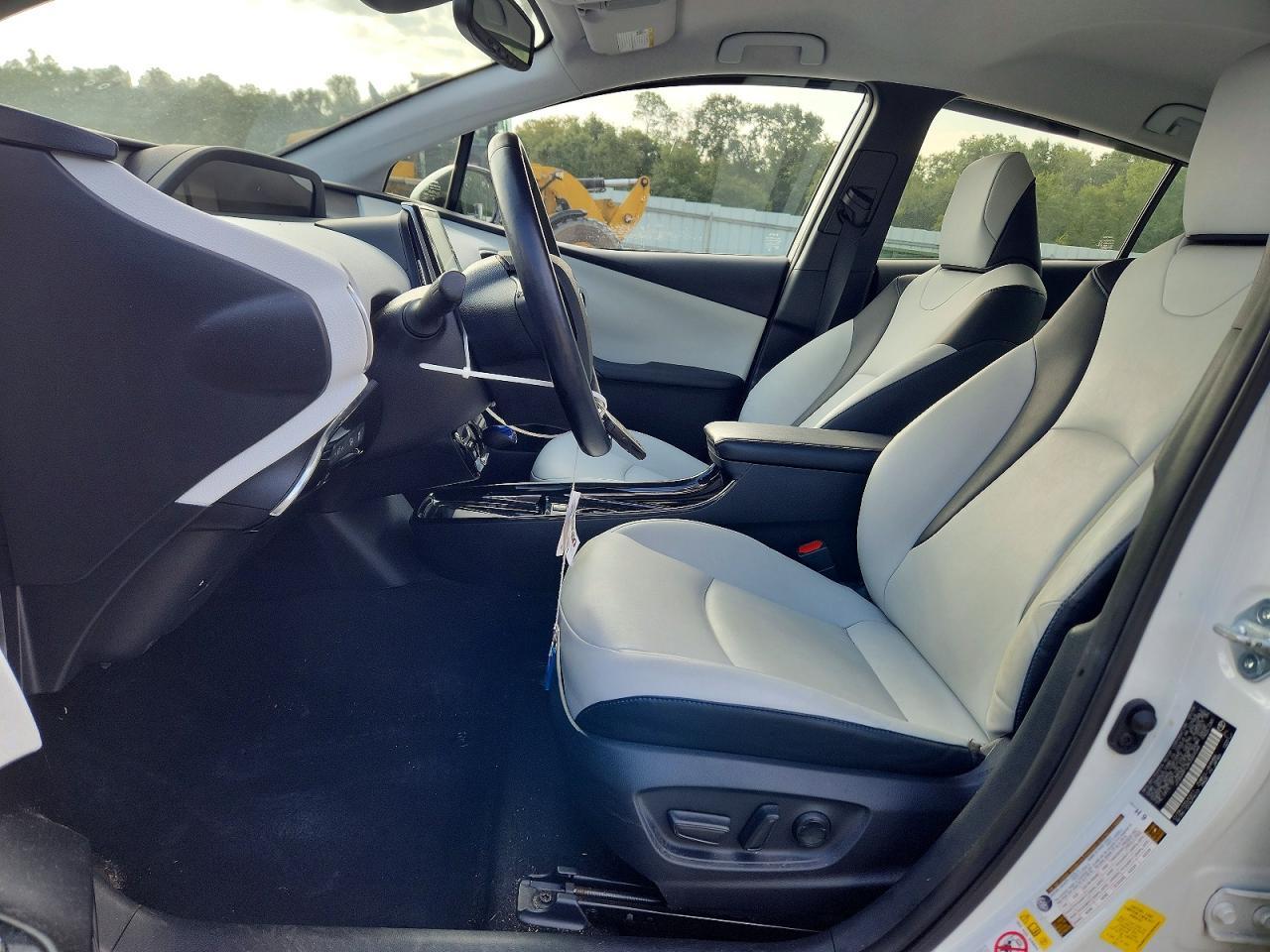2019 Toyota Prius Limited - Image 7